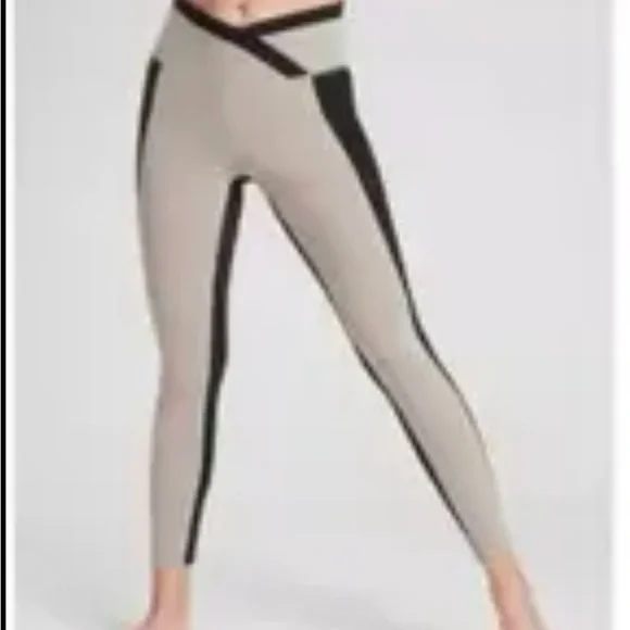 Athleta Women’s Black and Cream Leggings - Picture 1 of 12